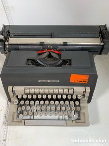 Antiguidades: 01_ Máquina de escribir Olivetti línea 98 Tipp-Ex